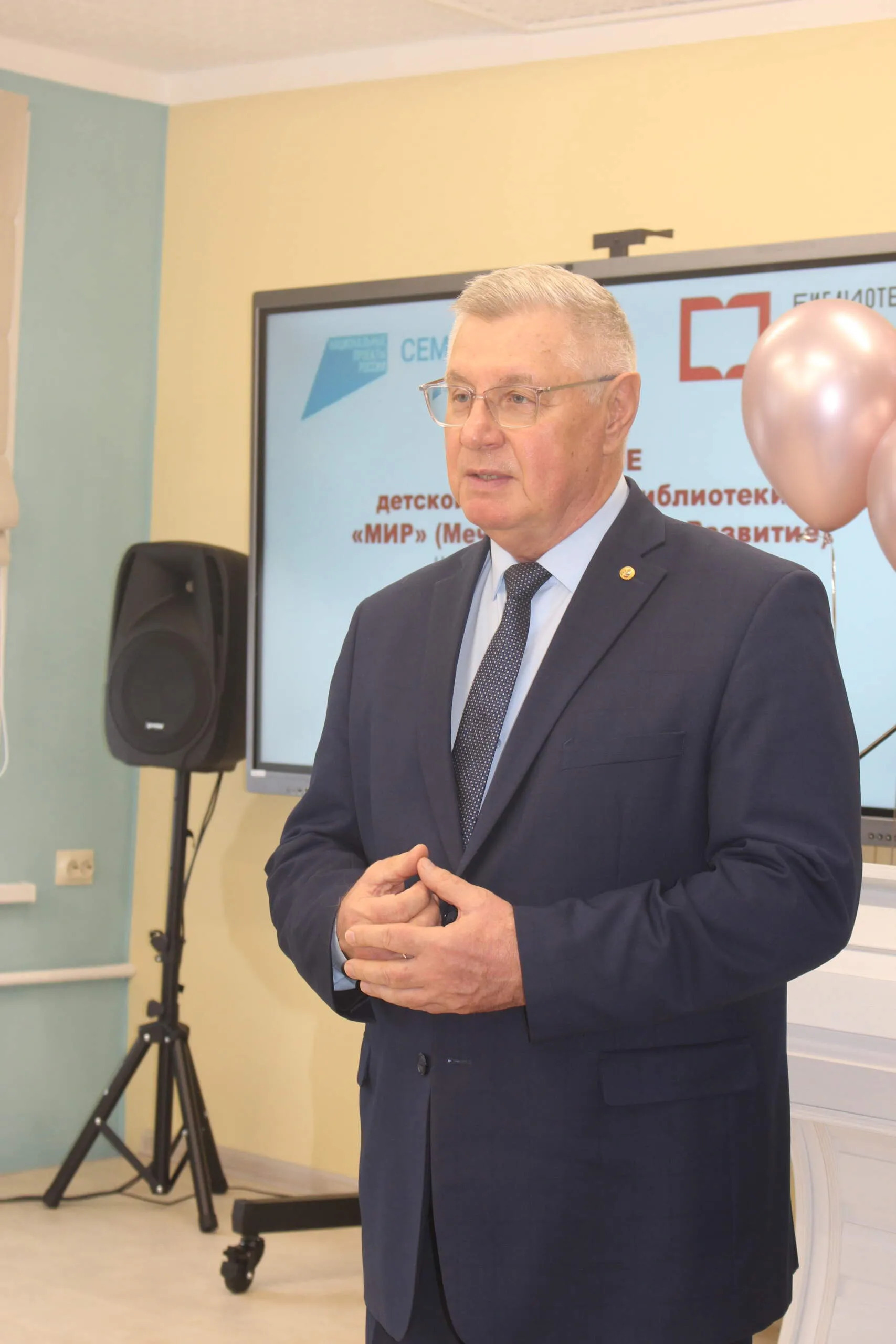 В Тюкалинском районе торжественно открылась модельная библиотека &laquo;Мир&raquo;