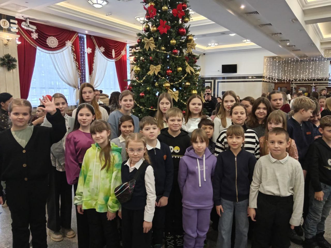 Обучающиеся МОБУ Гимназия г. Тюкалинска посетили  Губернаторскую ёлку