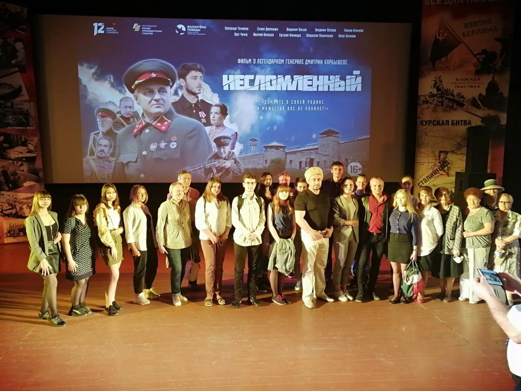 Участники презентации киноленты, посвященной жизни генерала Д.М. Карбышева