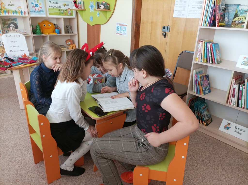 В Тюкалинской центральной детской библиотеке прошли новогодние мероприятия
