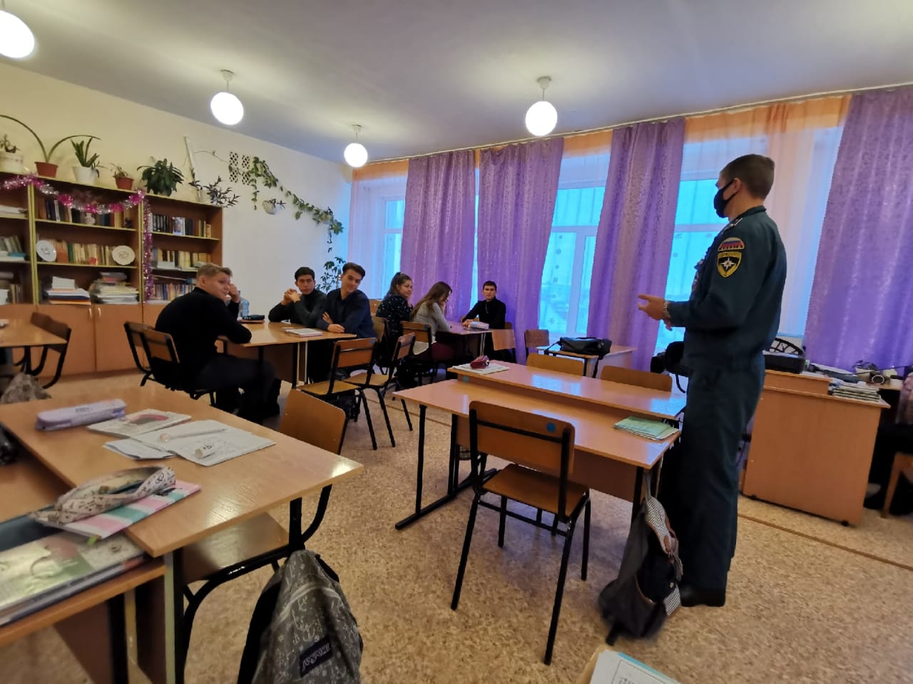 Беседа с учащимися 11 классов по набору кандидатов для поступления в образовательные учреждения МЧС России